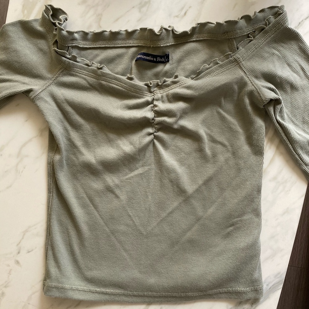 Abercrombie Fitch off shoulder ruffle top